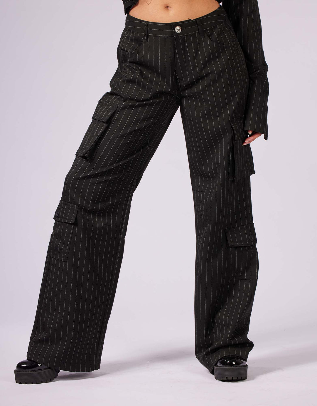 LOW RISE WIDE LEG DOUBLE CARGO PANT (Black) – Five Star LOW RISE WIDE LEG DOUBLE CARGO PANT (Black) – Five Star